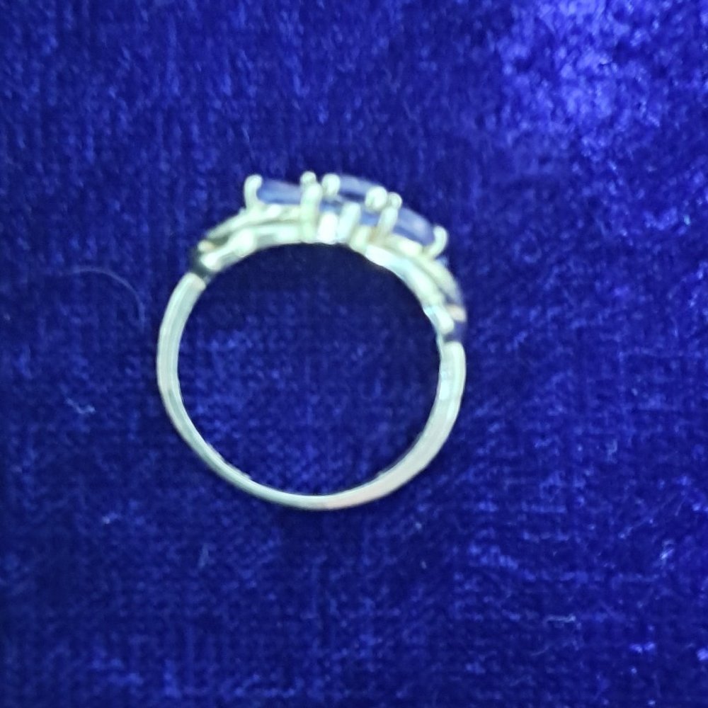 Flower Tanzanite and Gold ring (10K) - Picture 2 of 2